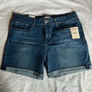 Women’s Levi Strauss Mid-Rise Shorts